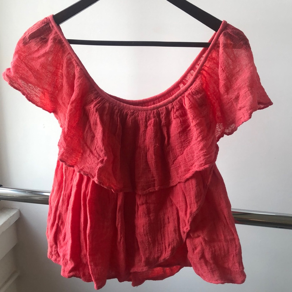 Jen’s pirate booty melon/coral gauze flounce top